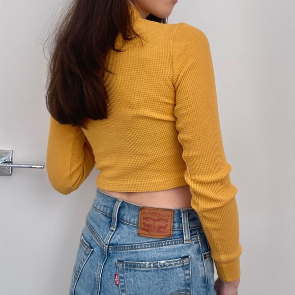 Aritzia | TNA Thermal Waffle Long Sleeve T Shirt - Picture 9 of 9